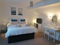 Two Sails Brixham - Spacious modern family seaside home - parking - wood-burner - dog friendly - Chambres d'hôtes Brixham
