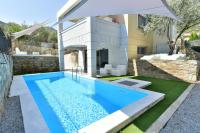 Alpha Delta Pool Suite - B&B