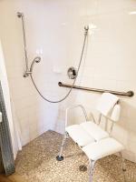 Chambre Lit Queen-size - Accessible aux Personnes à Mobilité Réduite