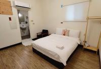 Exquisite Double Room with Private Bathroom