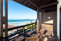 Suite Deluxe con balcón y vistas frontales al mar