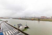 Apartamento KUIA con vistas frontales a la Ría de Bilbao cerca del metro - Chambres d’hôtes