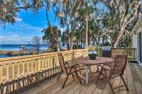 B&B Crescent City - Waterfront Home with Direct Lake Access and Dock! - Bed and Breakfast Crescent City