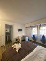 Deluxe Room (2 Adults + 1 Child)