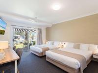 Chambre Quadruple - Accessible aux Personnes à Mobilité Réduite