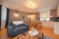 B&B Oban - The Gallery Apartment - Oban Town Centre Apartment, Walkable to Ferry Terminal - Bed and Breakfast Oban