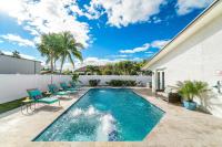 Heated Pool/Htub & Pool Cabana w/TV Walk to Beach! - B&B