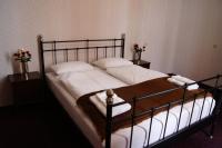 Zimmer mit Kingsize-Bett