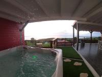 Gîte Passion Kréyol, Vue mer et montagne, SPA privé - B&B