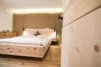One-Bedroom Apartment with Balcony