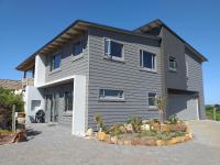 Lovely new flat near restaurants and beach with solar - free wifi and DSTV - Chambres d'hôtes Cape St Francis