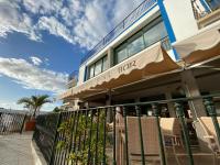 Billy's Beachfront Apartment with pool access - Ferienwohnung La Playa de Mogán