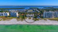 LaPlaya 202E Catch the gentle Gulf breezes on your private balcony beneath the swaying palms - Chambres d'hôtes Longboat Key