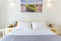 Appartamento al Piano Superiore con 1 Camera da Letto e Vista Mare Parziale