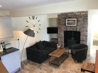 Bettws Hall Accommodation - B&B