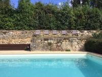 Dans la bastide de Domme - piscine chauffée, parking privé - B&B Domme