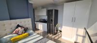 B&B East London - Modern apartments at CZ KUBS - Bed and Breakfast East London