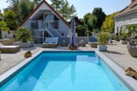 Gîte de la Villa de la Croix avec piscine et parking à 4 minutes de l'A26 - Chambres d'hôtes Villechétif