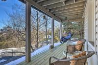 Massanutten Retreat with Double Deck and Mtn View! - Bed and Breakfast