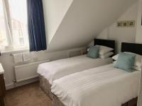 Zweibettzimmer mit Dusche