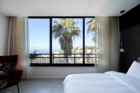 Suite met Kingsize Bed en Uitzicht op Zee