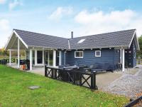 B&B Hals - 12 person holiday home in Hals - Bed and Breakfast Hals