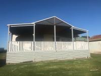 Wheel chair & Pet Friendly Waterfront Retreat, 10 minutes to Phiilip Island, fireplace, wood supplied, WIFI wine & chocolates - B&B Kilcunda