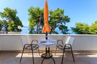 B&B Krilo - Apartments Verica - 15 m from beach - Bed and Breakfast Krilo