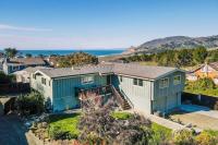 Ocean & Mountain View Home - Walk to Trails Beach Family Activities - Bed and Breakfast Montara