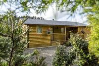 B&B Saint Florence - Fern Lodge - 2 Bedroom Log Cabin - Saint Florence - Tenby - Bed and Breakfast Saint Florence