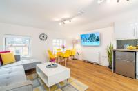 Town Center Apartment with 55” Smart TV+Netflix - B&B Andover