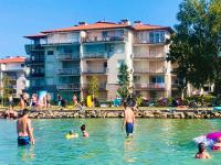 Balaton BeachSide Apartman Siófok N1 - B&B