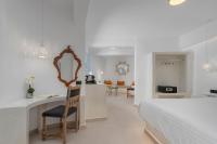 Triple Suite with Outdoor Hot Tub