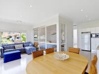 B&B Avoca Beach - Comfy Beachfront Unit, Unbeatable Location & Views - Bed and Breakfast Avoca Beach