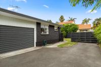 Styley on Briarley, can put extra mattresses in lounge for Aims - B&B Tauranga