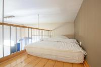 Apartment mit Küchenzeile und Zwischengeschoss