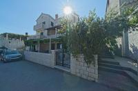 Garden apartment with a View - B&B Postira