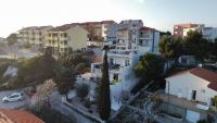The Grande - Huge terrace - Amazing sea views - Tastefully Furnished - Access to rooftop terrace and gym - Hillside Apartments Rogoznica - B&B
