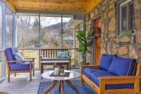 Screened Porch The Rock Cottage in Hot Springs - B&B