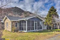 Screened Porch: 'The Rock Cottage' in Hot Springs - Chambres d'hôtes Hot Springs