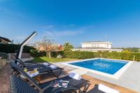 Lovely Istrian apartment with a private swimming pool and a charming garden - B&B Banjole