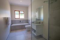 Queen Room with Pool View