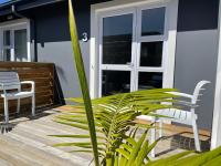 Zimmer mit Queensize-Bett und Gartenblick