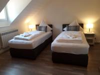 B&B Saarbrücken - Ferienwohnungen Haus Scheidter 42 - Bed and Breakfast Saarbrücken