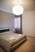 One-Bedroom Apartment with Private External Bathroom (2 Adults)