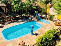 Dreibettzimmer mit Poolblick