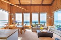 Breaking Waves! On the Bluff! AMAZING VIEWS!! BBQ! Fast WiFi! Walk to Beach!!! - Ferienwohnung