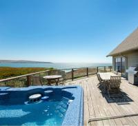 Tide Pool! PERFECT Location! AMAZING views! Short Walk to Beach! Hot Tub!! Game Room!! BBQ!! Fast WiFi!! Dog Friendly! - B&B Dillon Beach