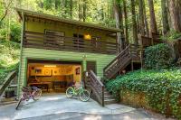 Vino Velo Retreat! Redwoods! Hot Tub!! Fire Table!! BBQ!! Game Room!! Fast WiFi!! Dog Friendly!! - Bed and Breakfast