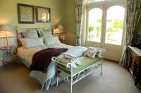 Kamer met Queensize Bed en Uitzicht op de Tuin